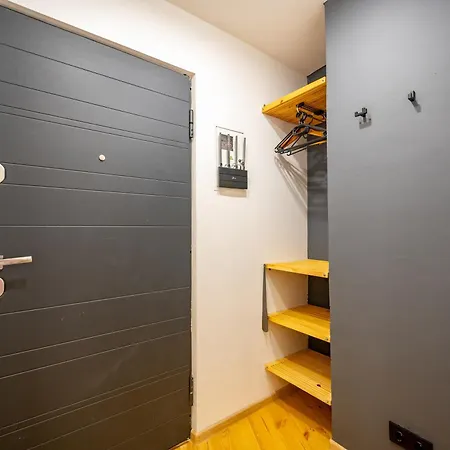 Apartment Fainorent 3-кімн Loft 2 центр до 10- гостей