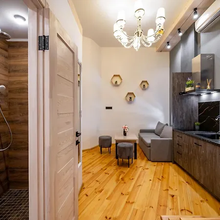Fainorent 3-кімн Loft 2 центр до 10- гостей Odessa