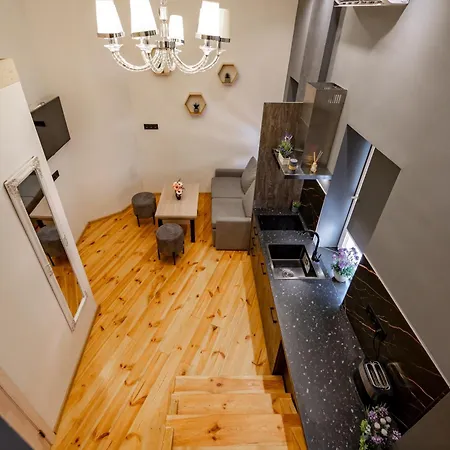 Apartment Fainorent 3-кімн Loft 2 центр до 10- гостей