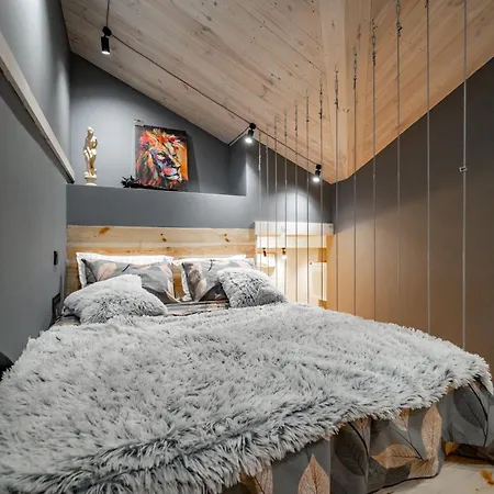 Fainorent 3-кімн Loft 2 центр до 10- гостей Odessa