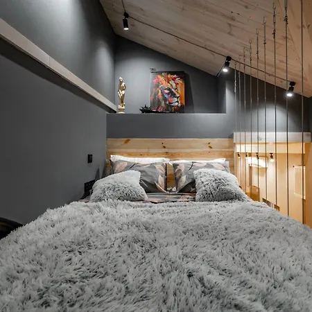 Fainorent 3-кімн Loft 2 центр до 10- гостей Odessa