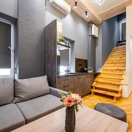 Apartment Fainorent 3-кімн Loft 2 центр до 10- гостей *