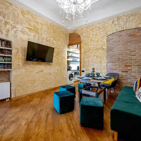 Fainorent 3-кімн Loft 2 центр до 10- гостей Apartment *