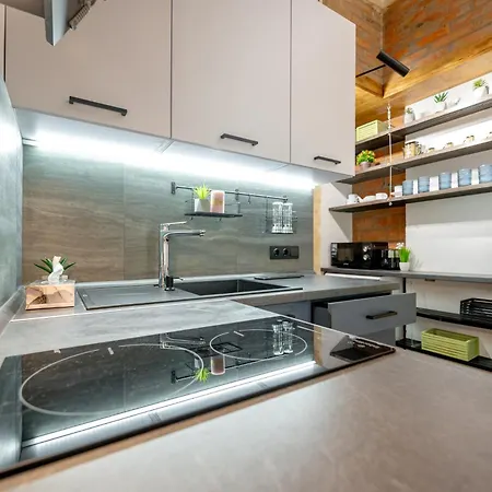 Apartment Fainorent 3-кімн Loft 2 центр до 10- гостей Odessa